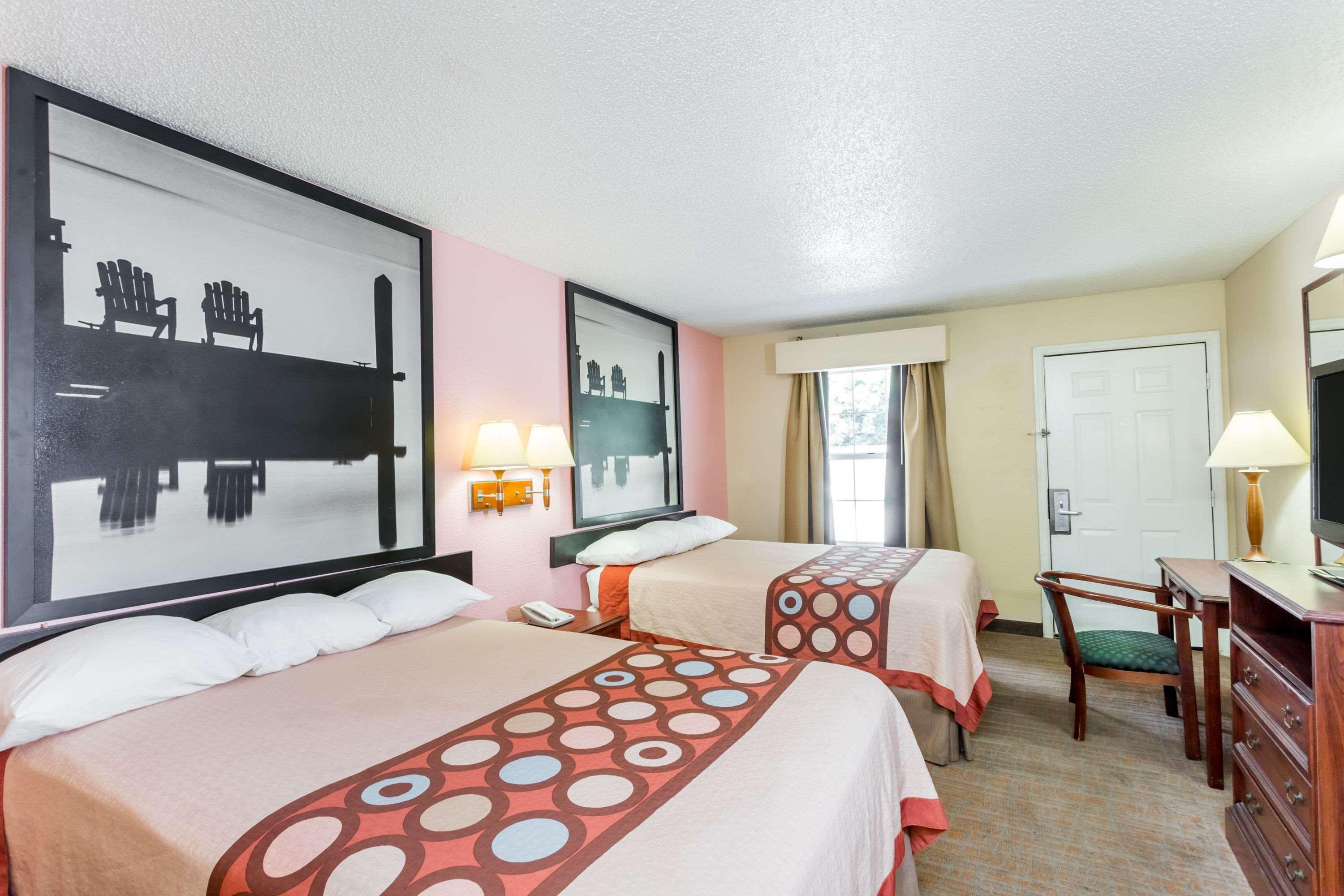 Super 8 By Wyndham Statesboro Hotel Bagian luar foto