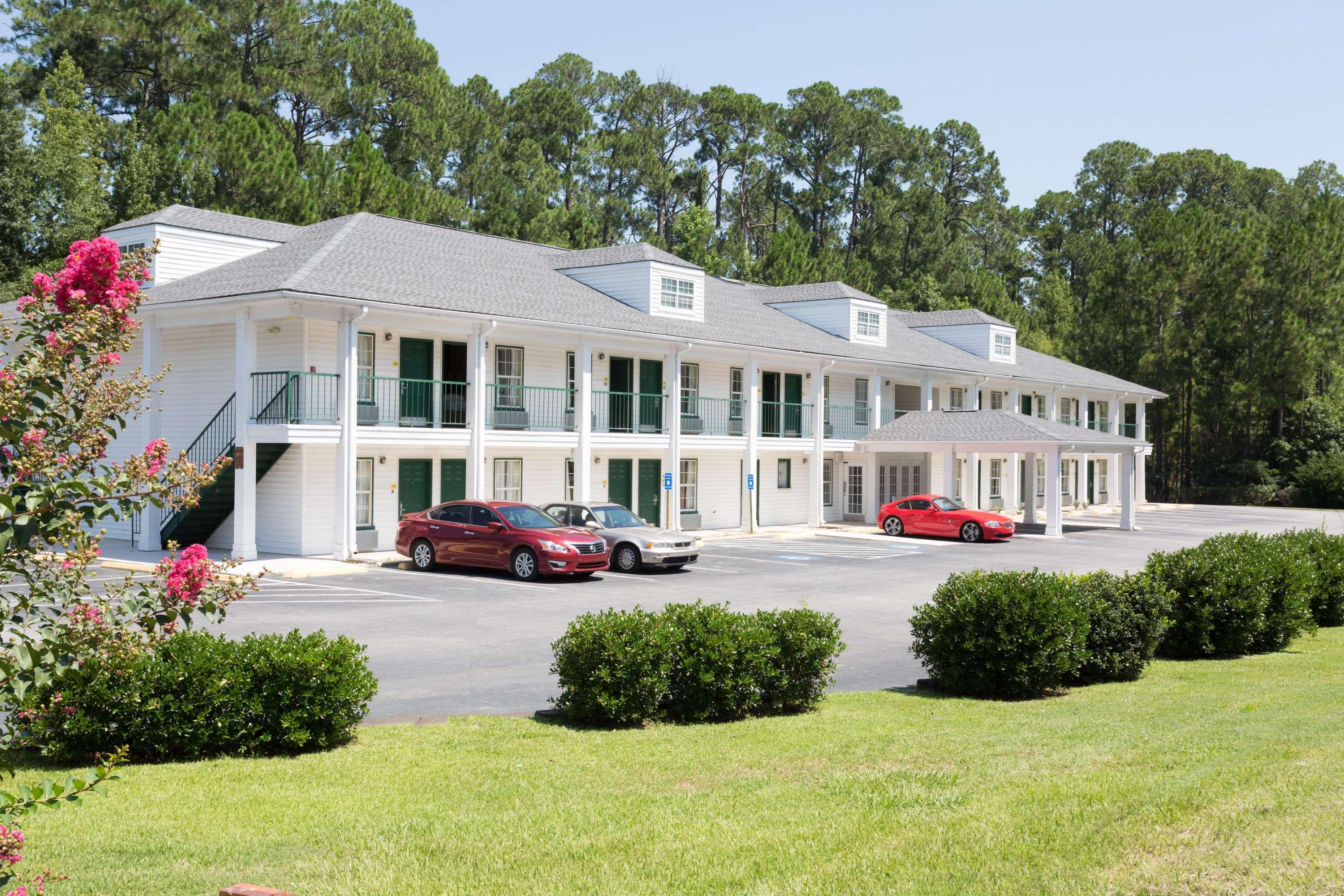 Super 8 By Wyndham Statesboro Hotel Bagian luar foto